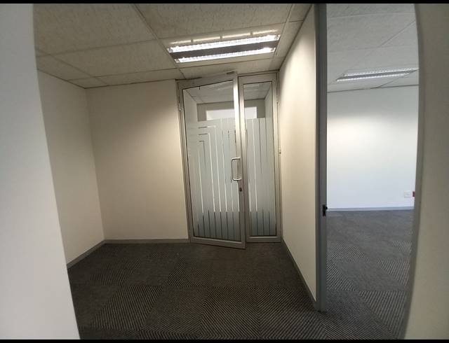 631M² OFFICE TO LET IN BRYANSTON